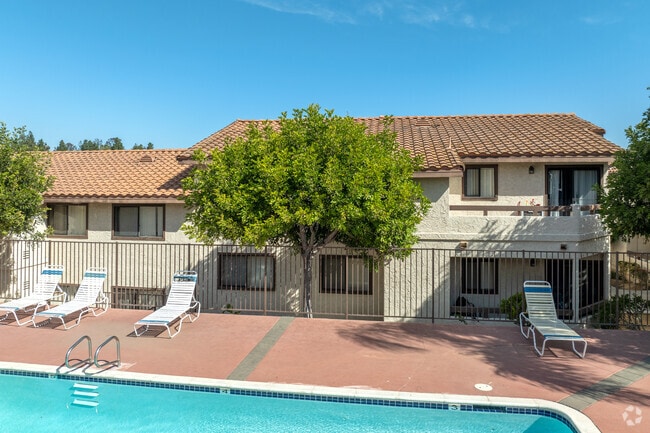 Sunset Pointe Apartments