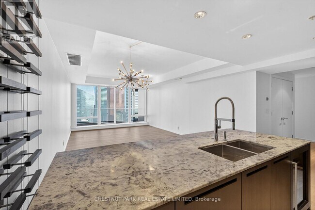 Photo - 180 University Ave Unité 4108