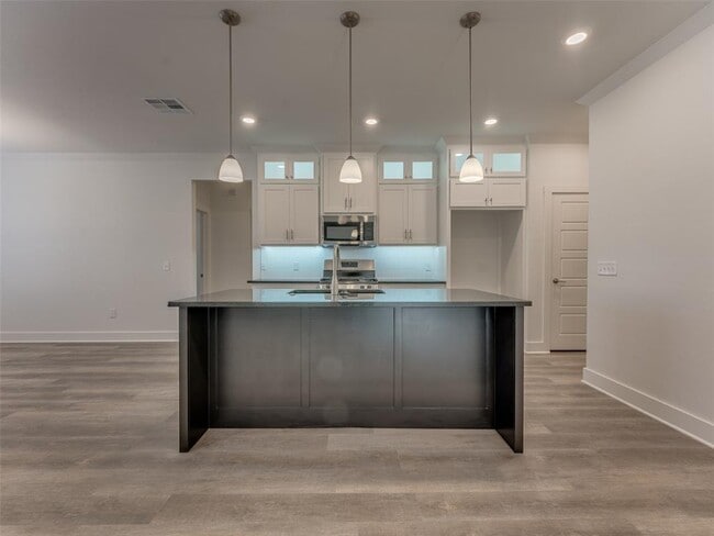 1325 Monterey Dr