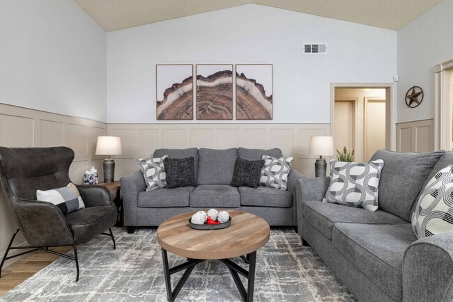 Photo - 8467 Willow Creek Dr