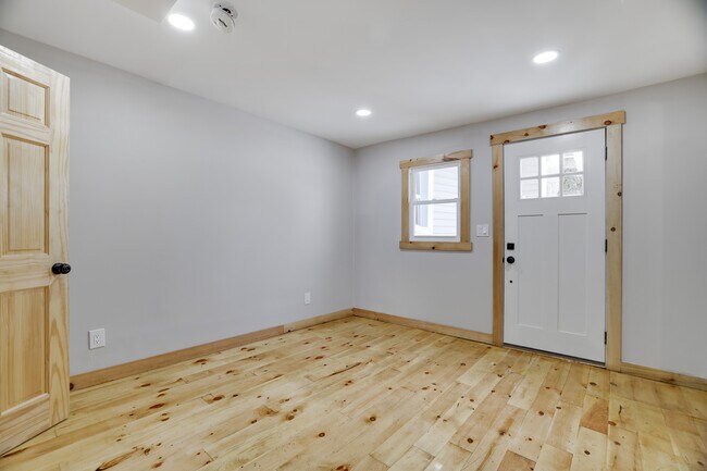 Photo - 314-318 Main St