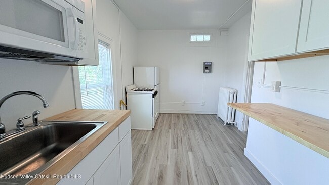 Photo - 834 Warren St