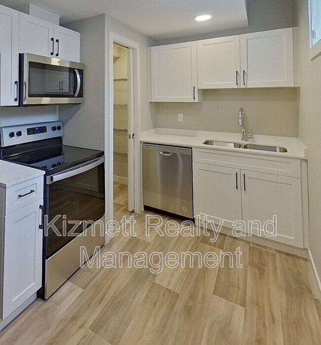 Photo - 10923-10159 159 St NW