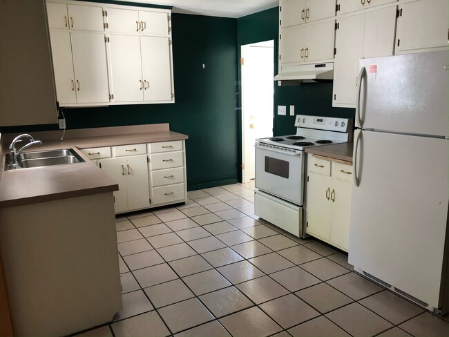 Photo - 410 Malin St