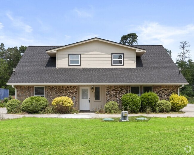 Building Photo - 1903 Pinewoods Way Rental