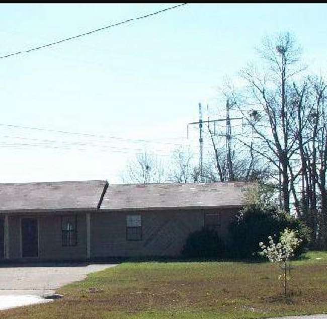 Building Photo - Recently Updated 2 Bedroom Duplex! Unit A Rental
