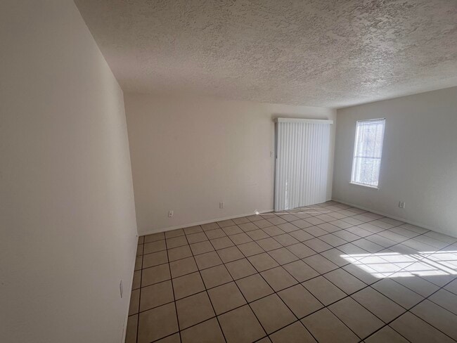 Photo - 1005 Dickerson Dr SE