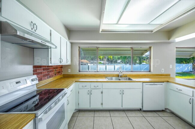 Photo - 605 Antilla Ave