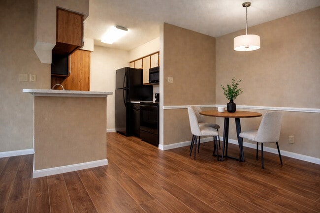 1BR, 1BA_ 560sqft Dining