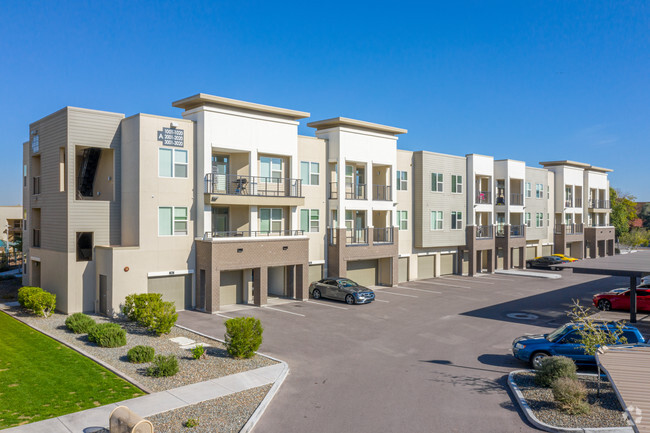Building Photo - Harper Rental