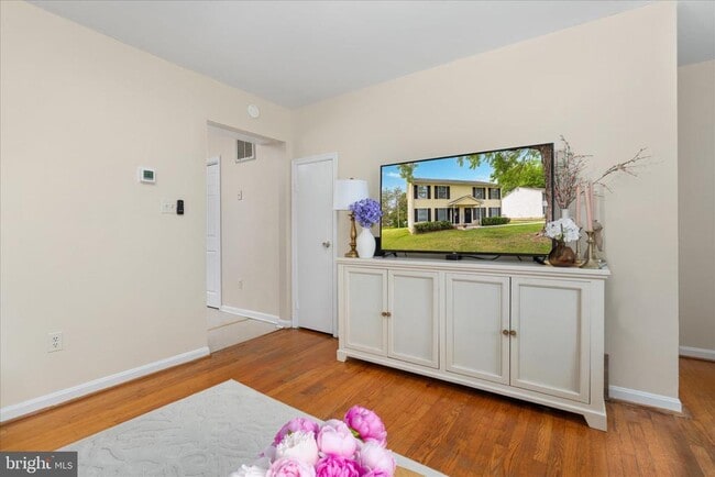 Photo - 208 N Rappahannock St
