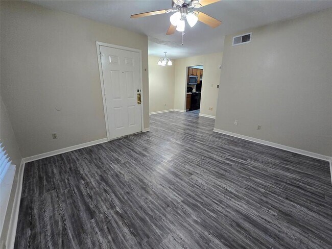 Building Photo - 1705 Crossing Pl Unit 108A