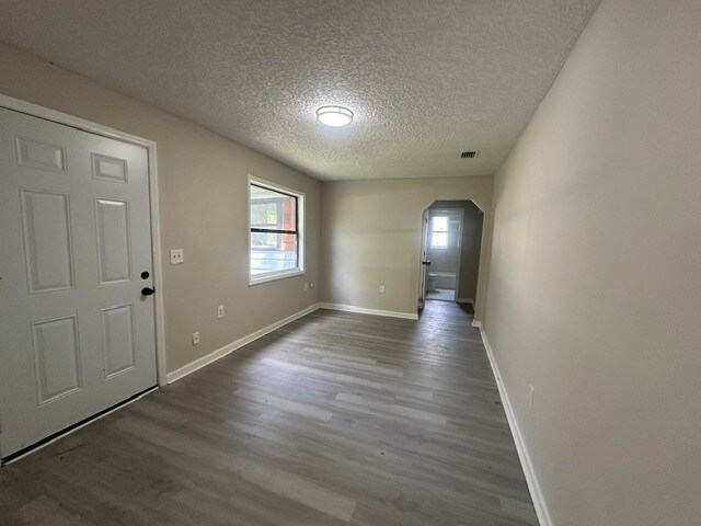 Photo - Bright And Renovated 3 Bedroom Home With Modern Updates