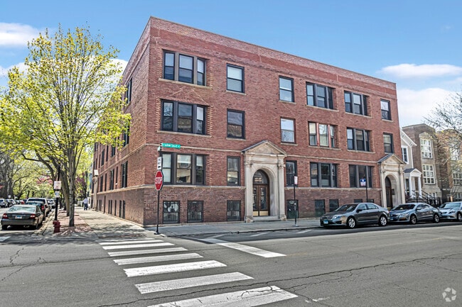 Building Photo - 637 W Armitage Ave Unit 1 Rental