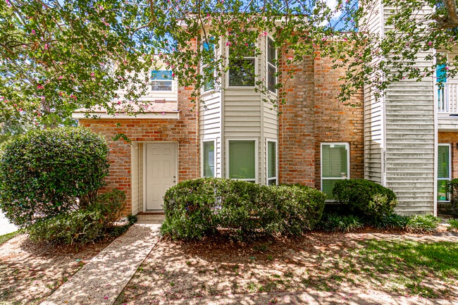 Building Photo - 9821 Siegen Ln