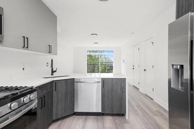 Photo - 2030 Greenwood St Unit 206