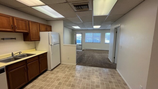 Building Photo - 496 28 1/2 Rd Unit 5 Rental