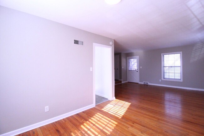 Photo - January FREE On This 2 Bedroom 1 Bath Duplex In The Waldo Area
