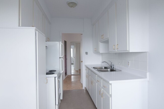 Photo - 809 Av. Bloomfield Unit 502