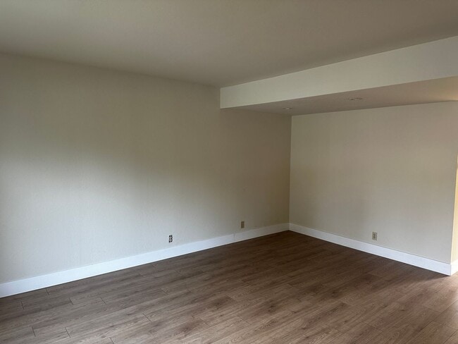 Photo - Sharp and spacious 3 bedroom, 2.5 bathroom townhouse in desirable Willowbrook community!