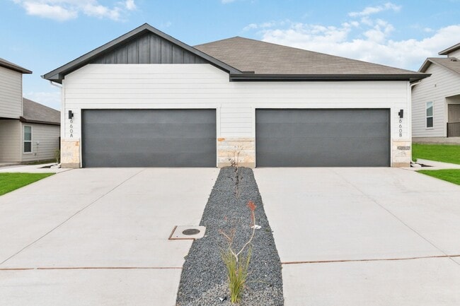 Building Photo - Beautiful Duplex Available In Emma Park!