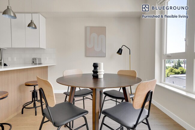 Photo - 490 W McKinley Ave Unidad FL4-ID1000