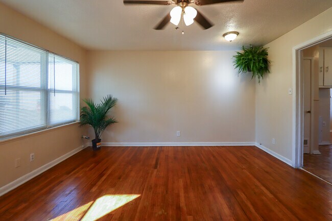 Photo - 2701 Hillside Dr