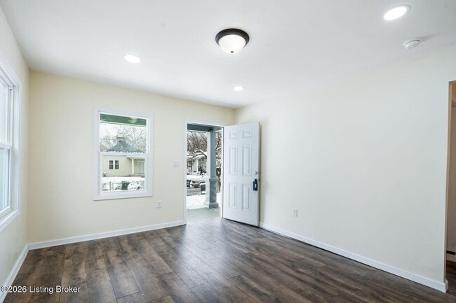 Photo - 2642 Rowan St