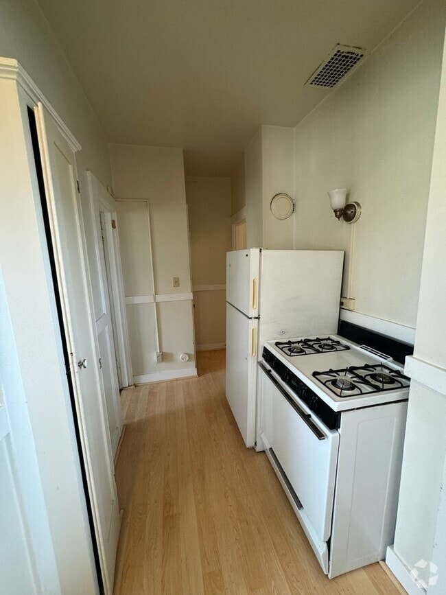 Building Photo - Large 1 Bedroom/1 Bath - Quiet Neighborhoo... Unit Apt 2417