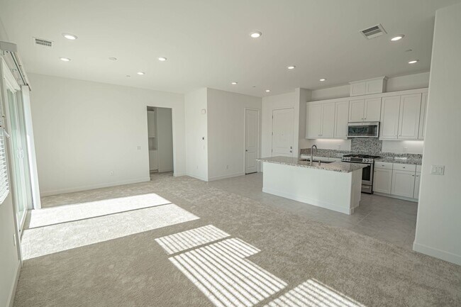 Photo - 3 Bedroom 2 Bath Condo for Rent in Valencia!