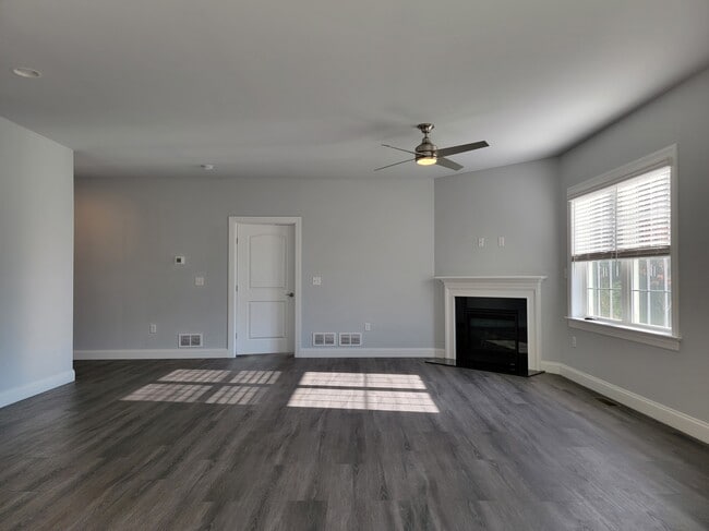 Photo - 213 Buckton Dr