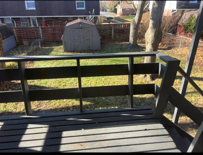 Patio trasero/Terraza cubierta/Cobertizo - 6332 Norburn Way Unidad Right