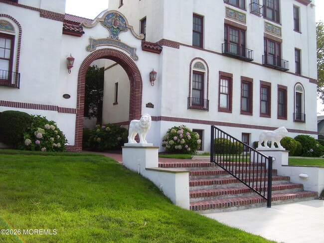 218 2nd Ave Unit 105E