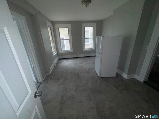 1092 E Main St
