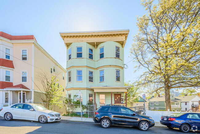 Building Photo - 57 Walden St Unit 2 Rental