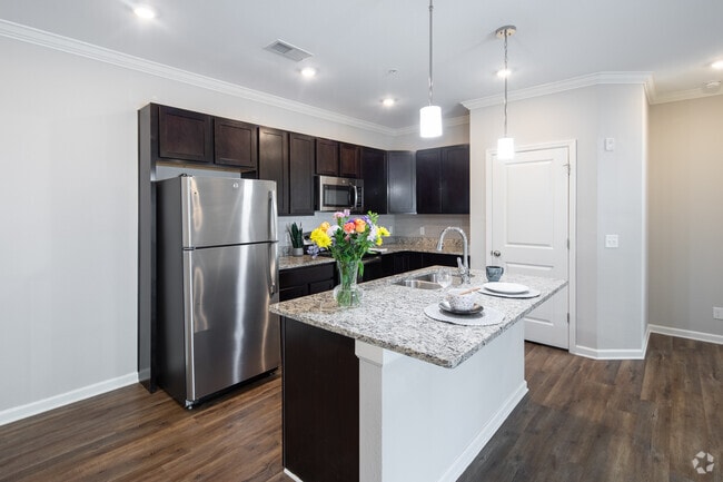 Building Photo - Oakwood Estates Apartment Homes by Callio Properties