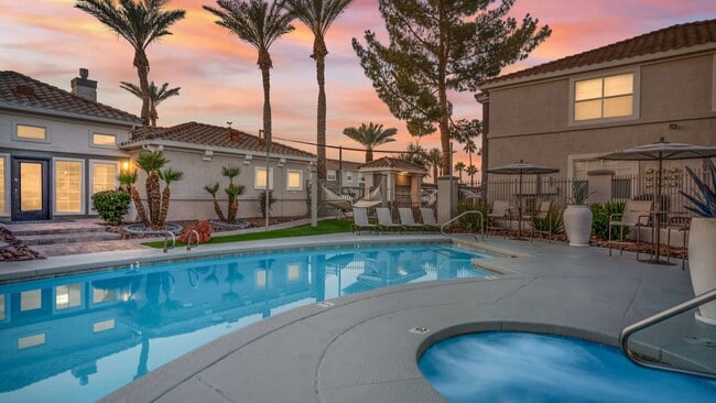 Experience pure relaxation at Sedona Peaks with our resort-style pool and spa. Surrounded by lush landscaping and elegant poolside seating, Sedona Peaks offers the perfect retreat to relax and recharge.