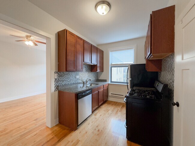 Photo - 1322 Oak Ave Unit G4