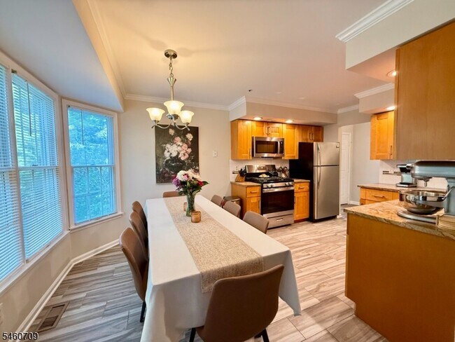 629 Fairfax Dr
