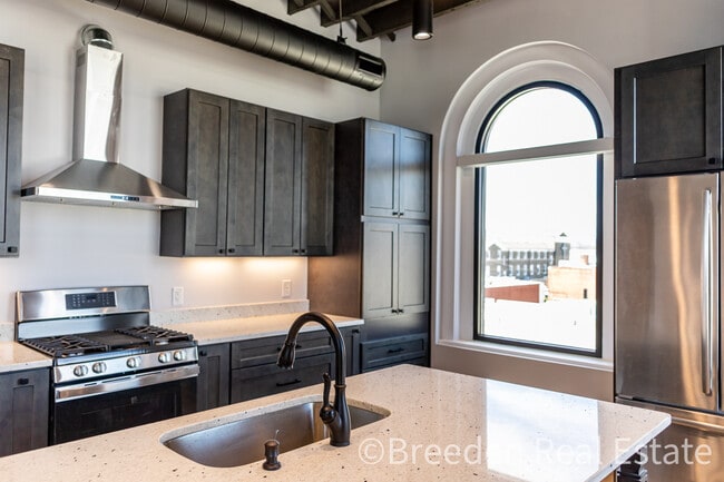 Photo - 100 W Union St