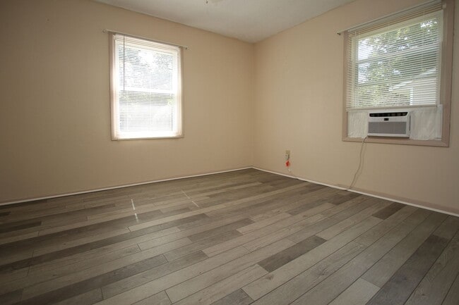 Photo - 207 Beverly St