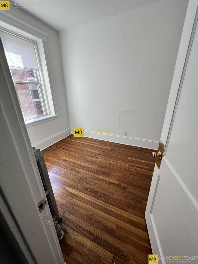 Photo - 124 Warren St