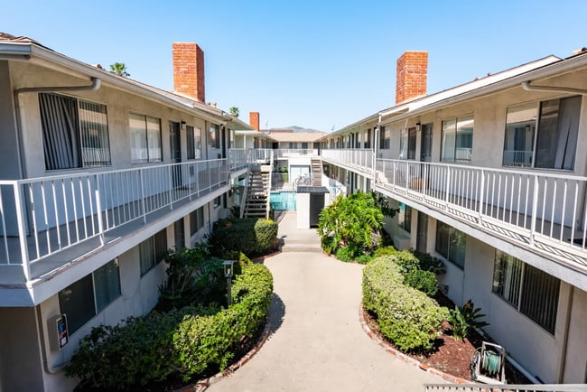 Photo - 18407 Dearborn Street