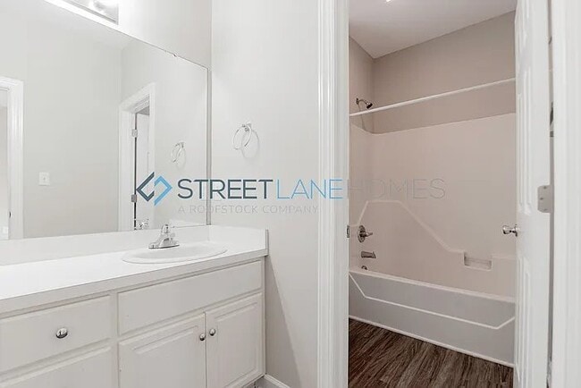 Photo - 3520 Wescott Dr NW