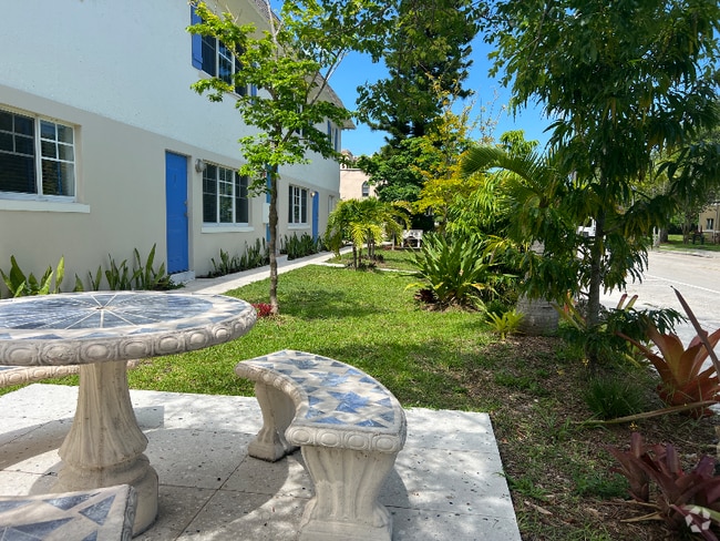 Building Photo - 907 NW 4th St Rental