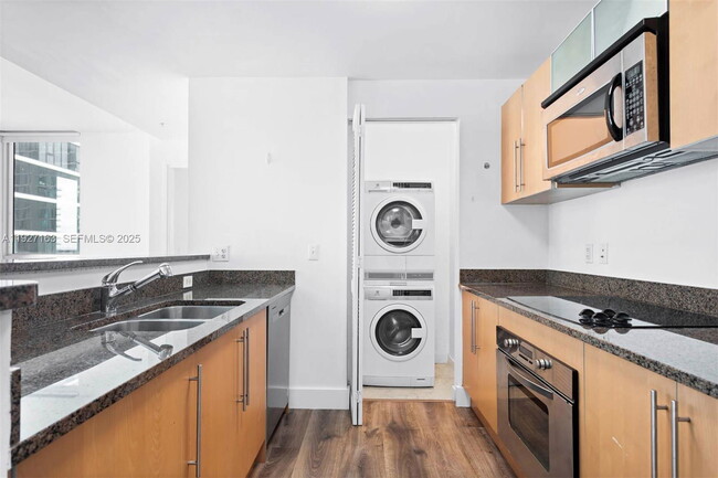 Photo - 300 S Biscayne Blvd