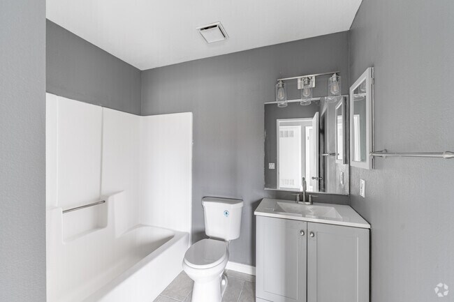 2BR, 1BA - 600SF - Primary Bathroom