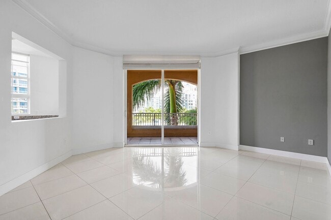 Photo - 3001 NE 185th St