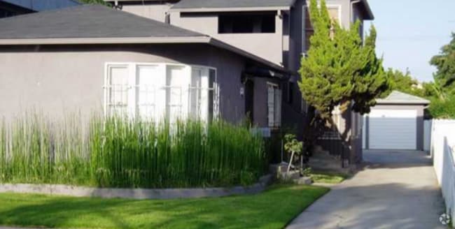Building Photo - Beautifully Upgraded 4 Bedroom, 2 Bath! Do... Unit 500-D Rental