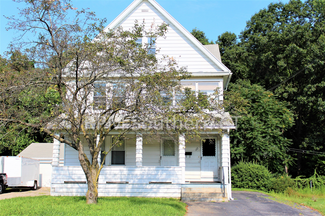 2 Bedroom | 3rd Fl | Near Downtown Seymour - 2 Bedroom | 3rd Fl | Near Downtown Seymour Apartment Unit 3rd Floor